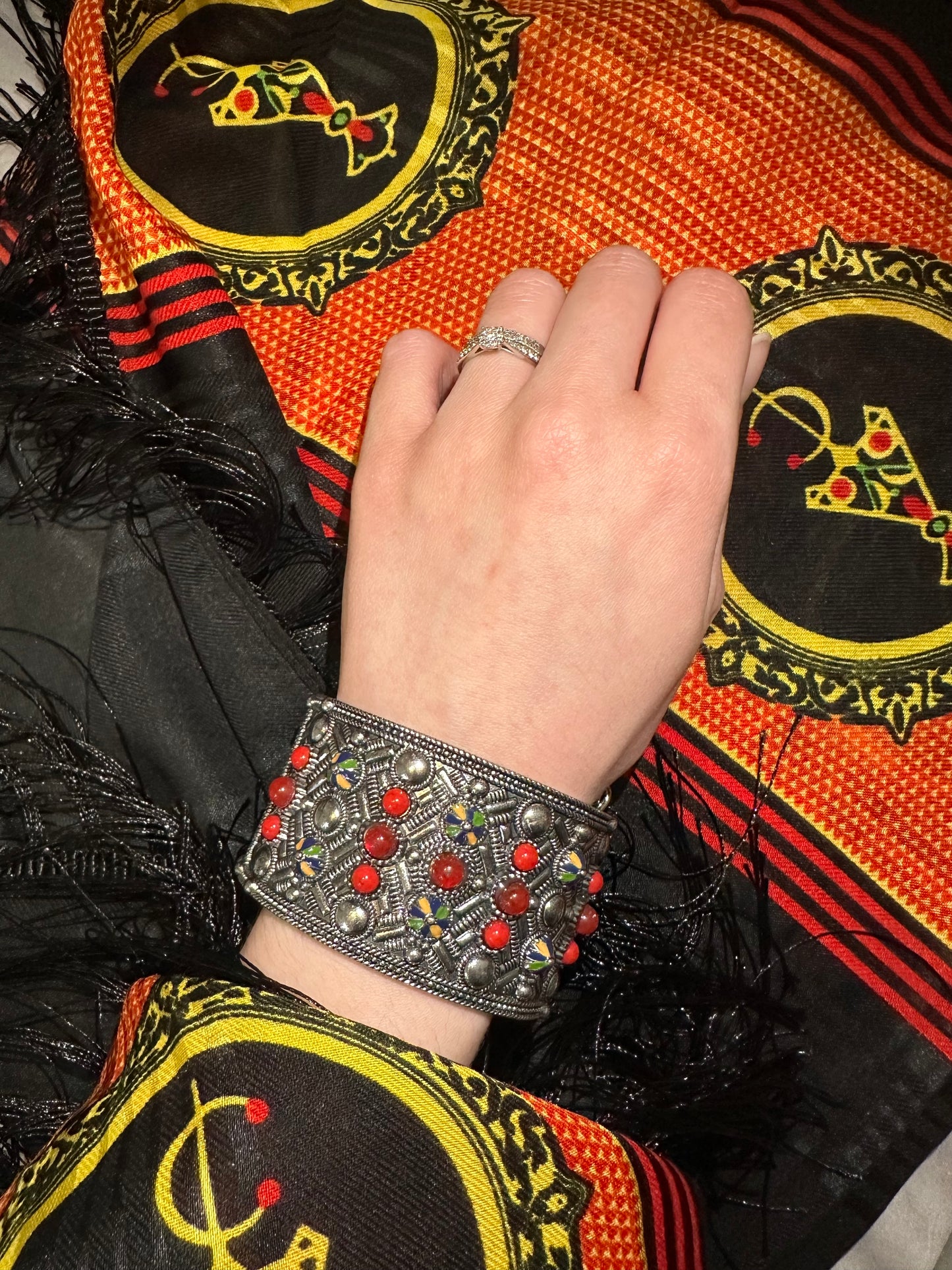 Bracelet Manchette Kabyle Fantaisie – Argenté & Multicolore Tradition Berbère