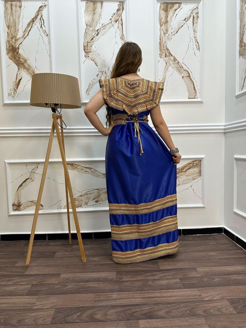 Robe Kabyle Dihia Décolleté – Élégance et Tradition pour Vos Occasions Spéciales