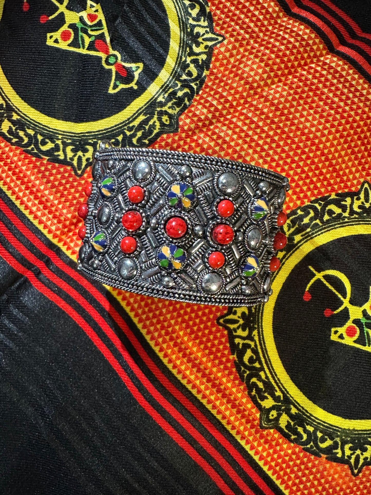 Bracelet Manchette Kabyle Fantaisie – Argenté & Multicolore Tradition Berbère