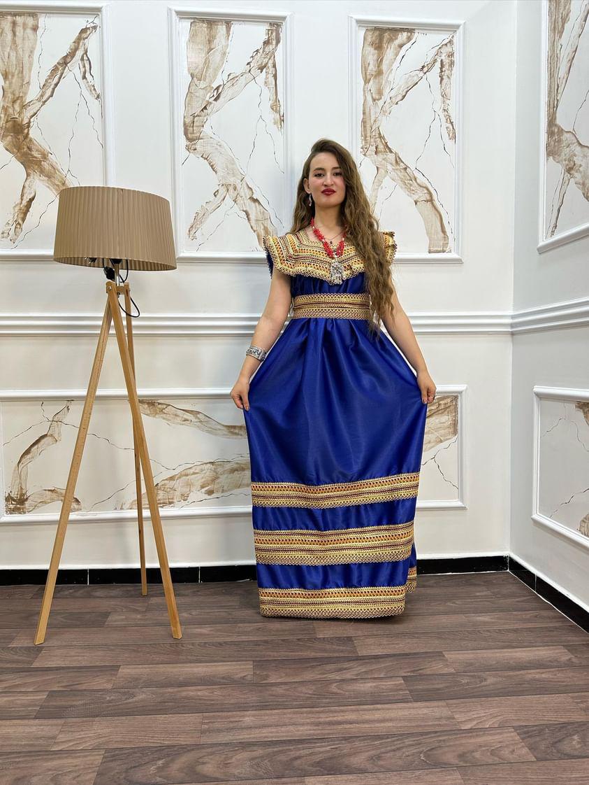 Robe Kabyle Dihia Décolleté – Élégance et Tradition pour Vos Occasions Spéciales
