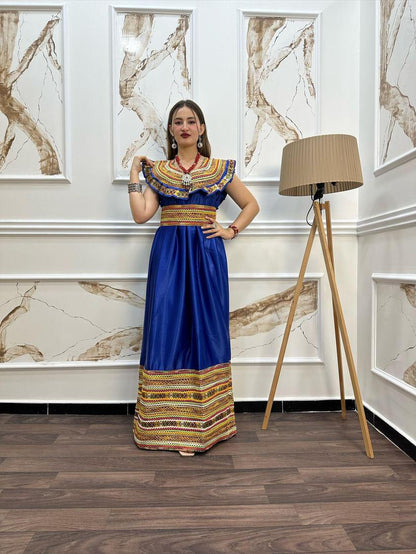 Robe Kabyle Fahima Décolleté – Élégance et Tradition pour Vos Occasions Spéciales