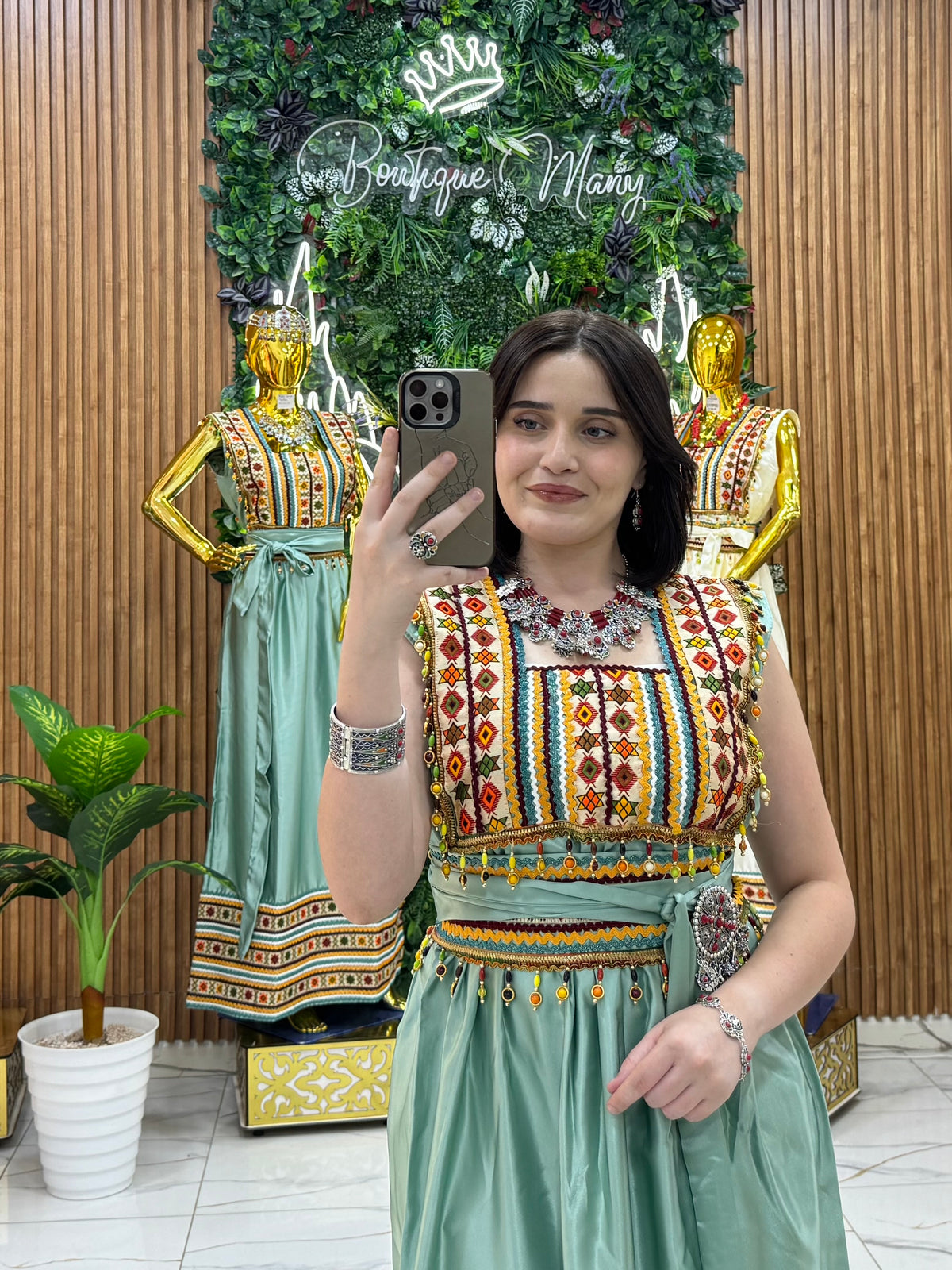 Robe Kabyle Ouardia – Élégance et tradition